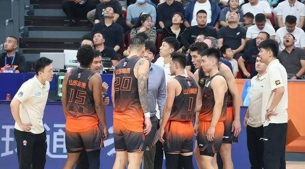 开云体育-西妮克打进绝杀球,瓦伦西亚大胜对手